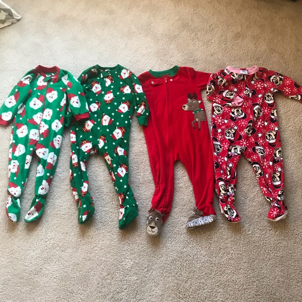 Bundle of Christmas pajamas/ sleep and play